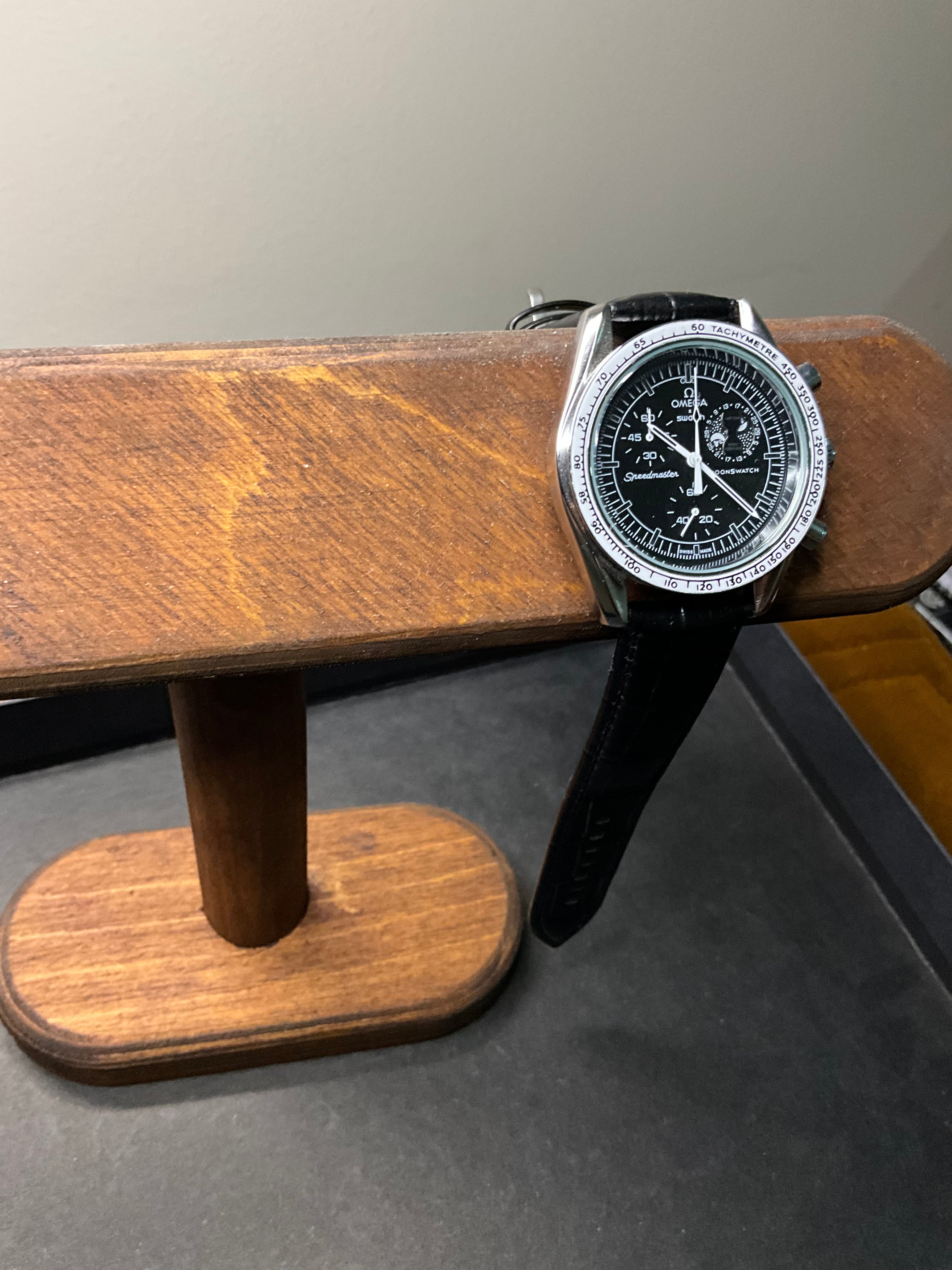 Omega x Swatch Moonswatch Snoopy – Metal Case Mod