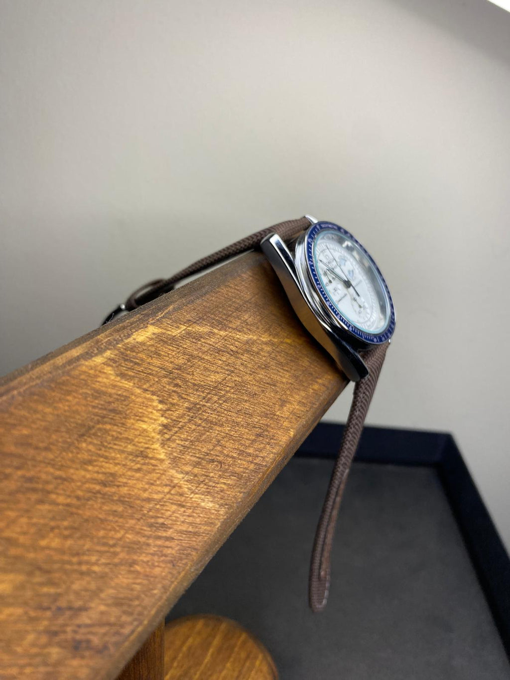 Omega x Swatch Moonswatch Snoopy – Metal Case Mod